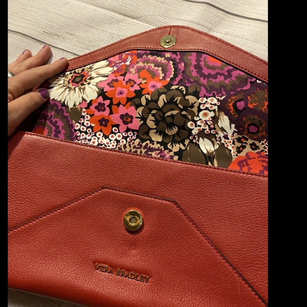 Vera Bradley NWT - Harper Clutch - Tango Red - Leather - Picture 3 of 7